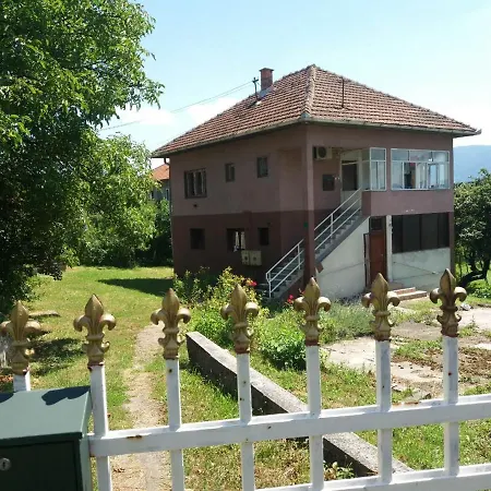 Kuca Sa Apartmanom *