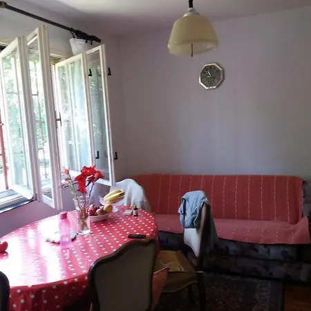 Kuca Sa Apartmanom *